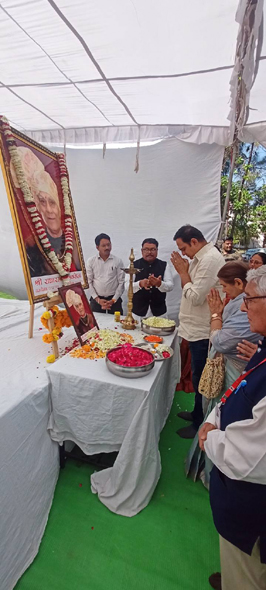 राधारमण ग्रुप के संस्थापक स्वर्गीय श्री राधारमण सक्सेना जी की पावन स्मृति में होलिका दहन की पूर्व संध्या पर आयोजित भक्ति भाव से समर्पित भजन संध्या कार्यक्रम का शुभारंभ 