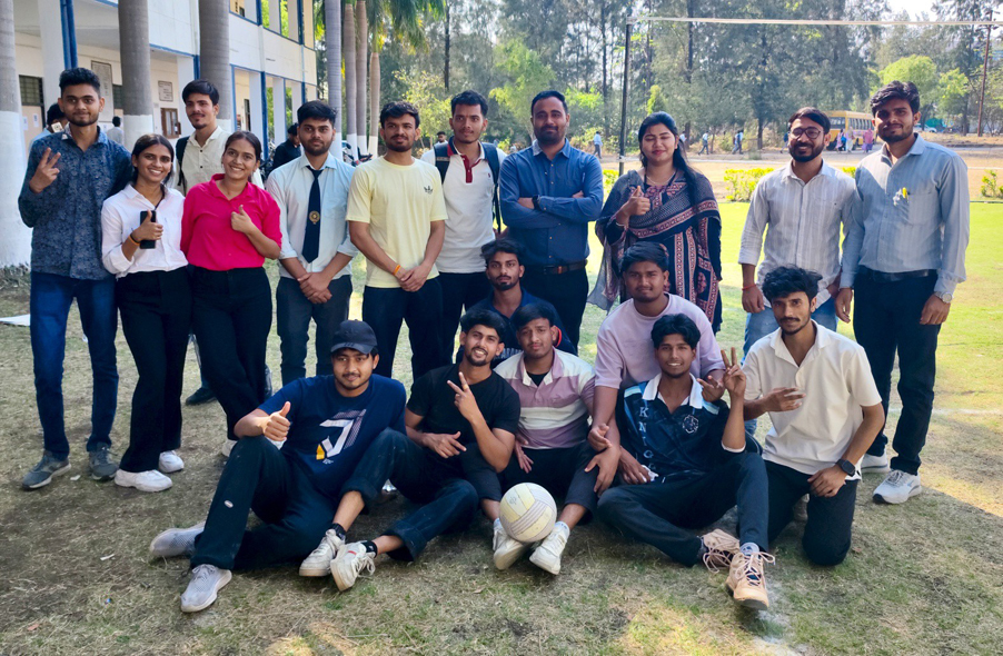 भोपाल। राधारमण ग्रुप ऑफ इंस्टीट्यूशन्स, रातीबड़ परिसर में आयोजित वार्षिकोत्सव विहान 2026 के अंतर्गत विभिन्न खेल प्रतियोगिताएं उत्साहपूर्वक संपन्न हुईं।