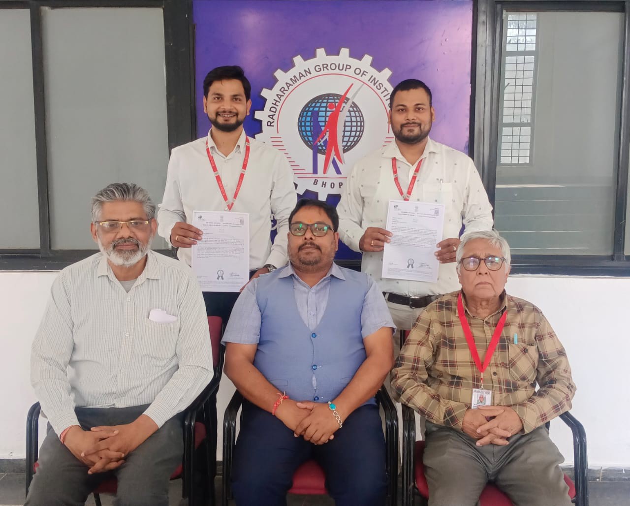राधारमण प्रोफेसर्स की एआई आधारित सेफ्टी डिवाइस को मिला भारत सरकार का पेटेंट