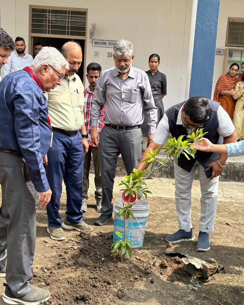 विश्व पर्यावरण दिवस,सप्ताह के अवसर पर राधारमण इंस्टीट्यूट ऑफ फार्मास्युटिकल साइंसेज में वृक्षारोपण कार्यक्रम आयोजित किया गया।