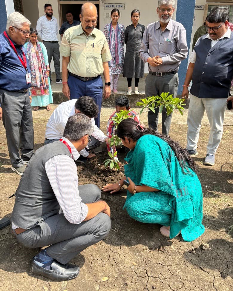 विश्व पर्यावरण दिवस,सप्ताह के अवसर पर राधारमण इंस्टीट्यूट ऑफ फार्मास्युटिकल साइंसेज में वृक्षारोपण कार्यक्रम आयोजित किया गया।