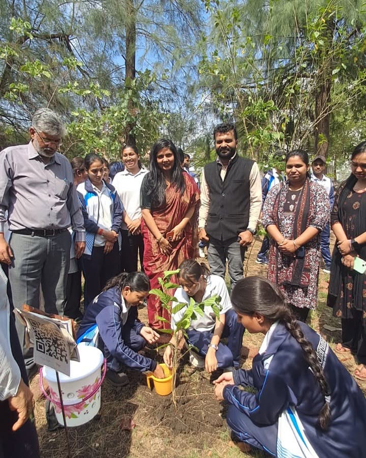 विश्व पर्यावरण दिवस,सप्ताह के अवसर पर राधारमण इंस्टीट्यूट ऑफ फार्मास्युटिकल साइंसेज में वृक्षारोपण कार्यक्रम आयोजित किया गया।