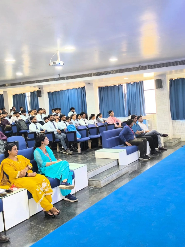 कंप्यूटर साइंस विद्यार्थियों को इंडस्ट्री-रेडी बनने के मिले महत्वपूर्ण सुझाव