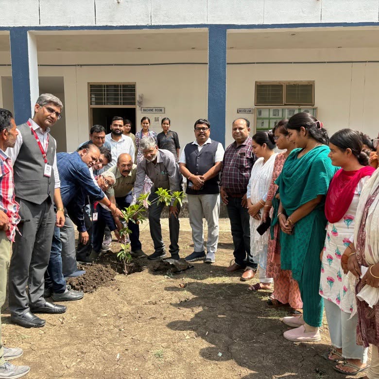 विश्व पर्यावरण दिवस,सप्ताह के अवसर पर राधारमण इंस्टीट्यूट ऑफ फार्मास्युटिकल साइंसेज में वृक्षारोपण कार्यक्रम आयोजित किया गया।