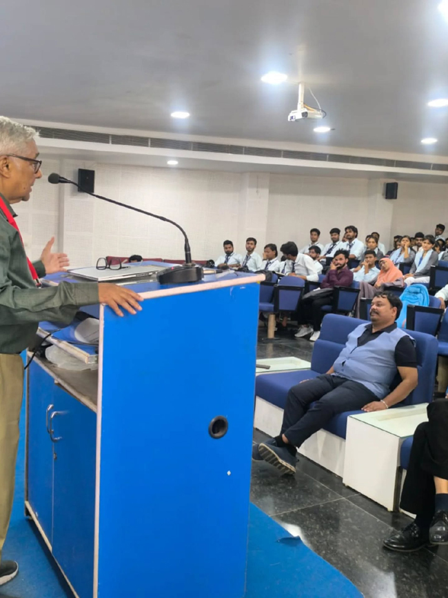 कंप्यूटर साइंस विद्यार्थियों को इंडस्ट्री-रेडी बनने के मिले महत्वपूर्ण सुझाव